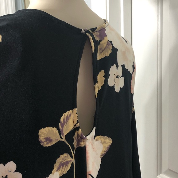 4/$25 sale Short floral dress keyhole 3/4 sleeve - Picture 5 of 7